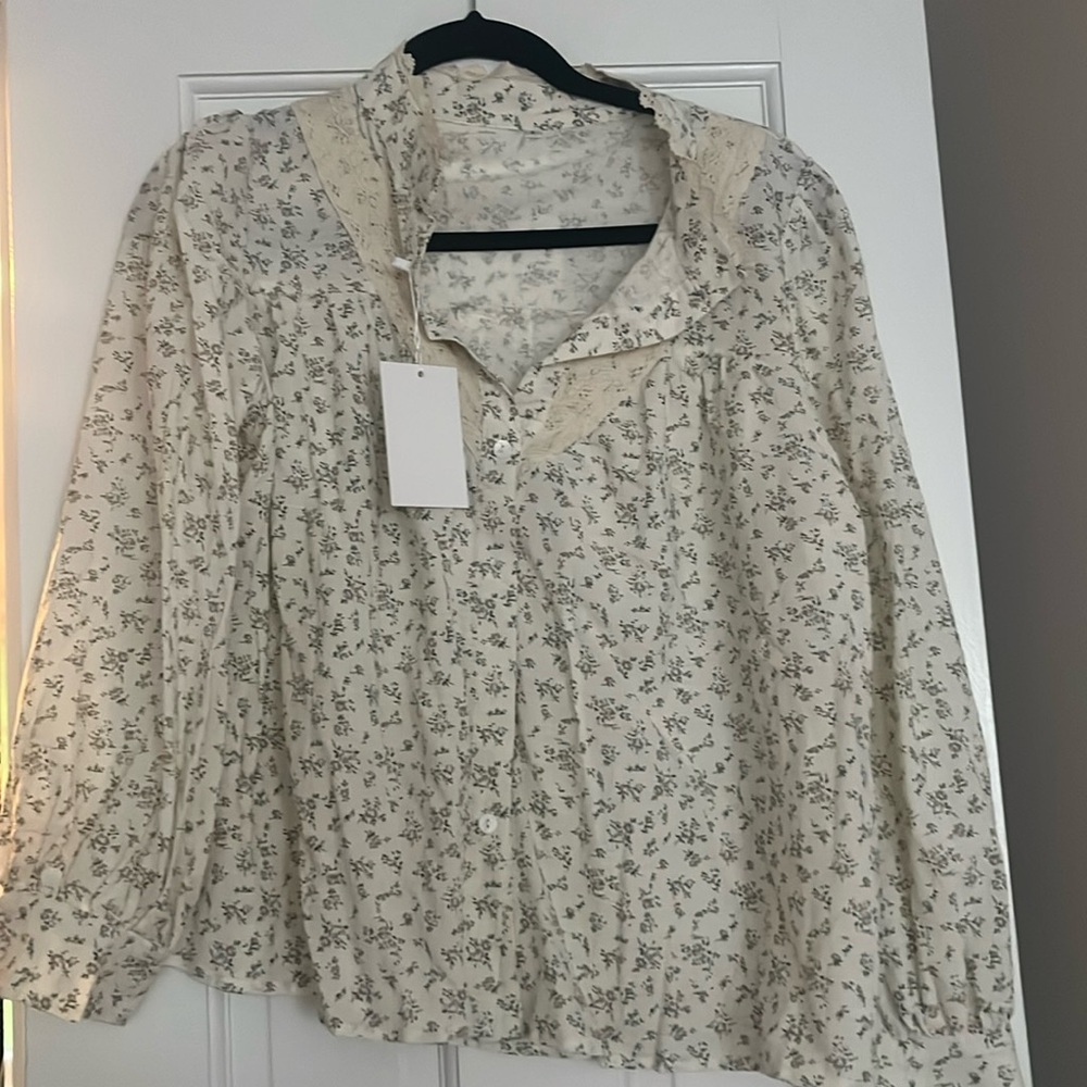 Off White blouse with flowers NWT